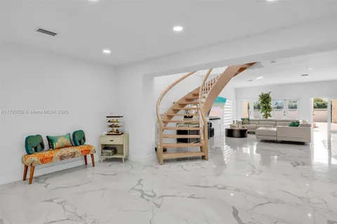 1700 Cleveland Rd, Miami Beach FL 33141