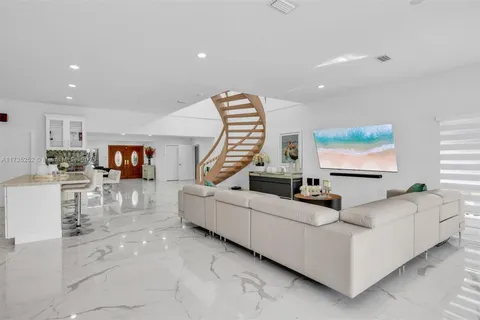 1700 Cleveland Rd, Miami Beach FL 33141