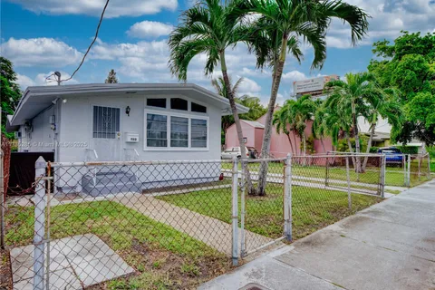 1132 NW 39th St, Miami FL 33127