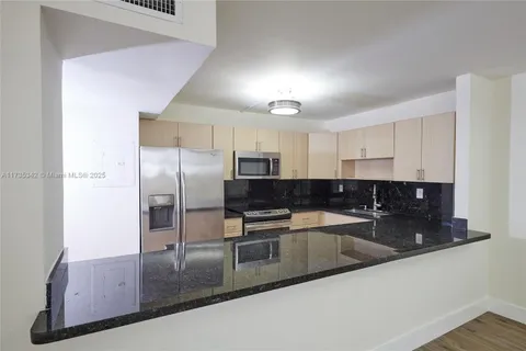 5845 Collins Ave # 304, Miami Beach FL 33140