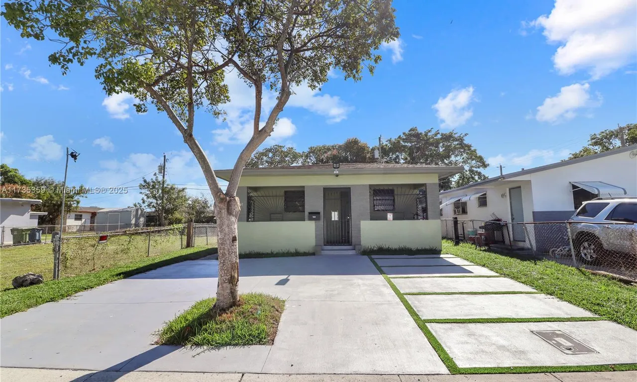 749 NW 5th St, Hallandale Beach FL 33009