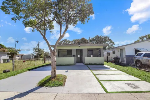 749 NW 5th St, Hallandale Beach FL 33009