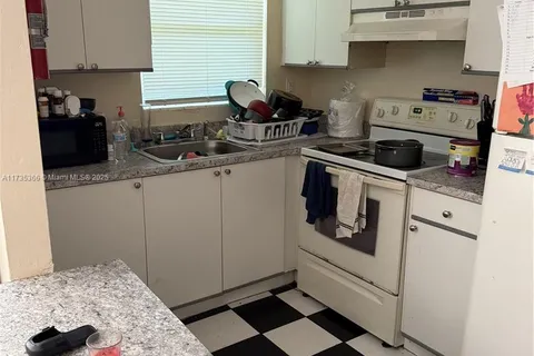1038 NW 3rd Ave, Fort Lauderdale FL 33311