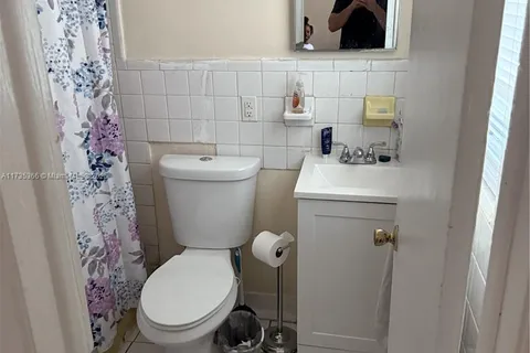 1038 NW 3rd Ave, Fort Lauderdale FL 33311