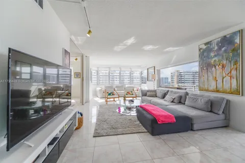 1950 S Ocean Dr # 19E, Hallandale Beach FL 33009