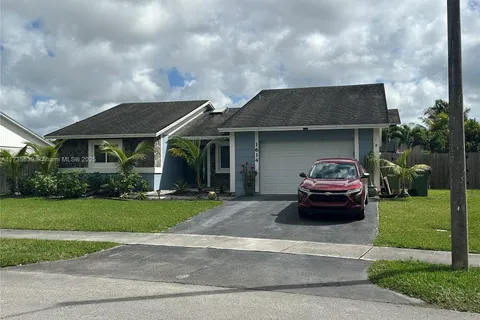 1614 N Goldeneye Ln, Homestead FL 33035