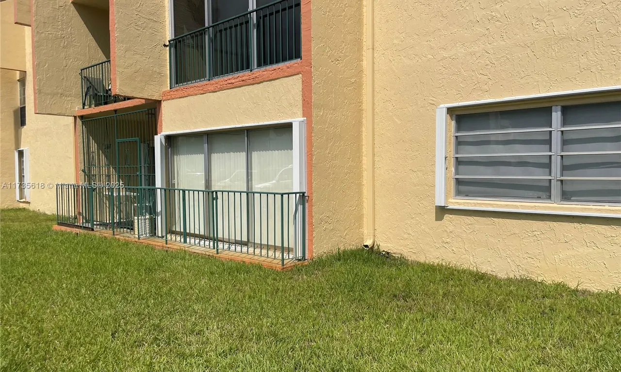 1975 W 44th Pl # 106, Hialeah FL 33012