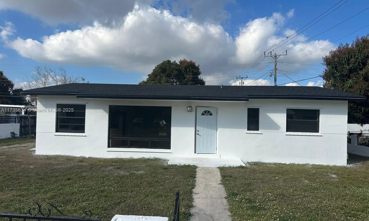 3901 NW 168th St, Miami Gardens FL 33055