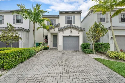 4536 NW 48th Ter, Tamarac FL 33319