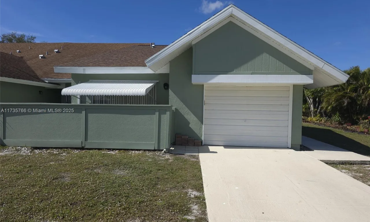 1407 SE Larkwood Cir, Port St. Lucie FL 34952