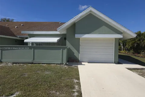 1407 SE Larkwood Cir, Port St. Lucie FL 34952