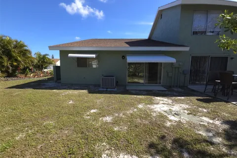 1407 SE Larkwood Cir, Port St. Lucie FL 34952