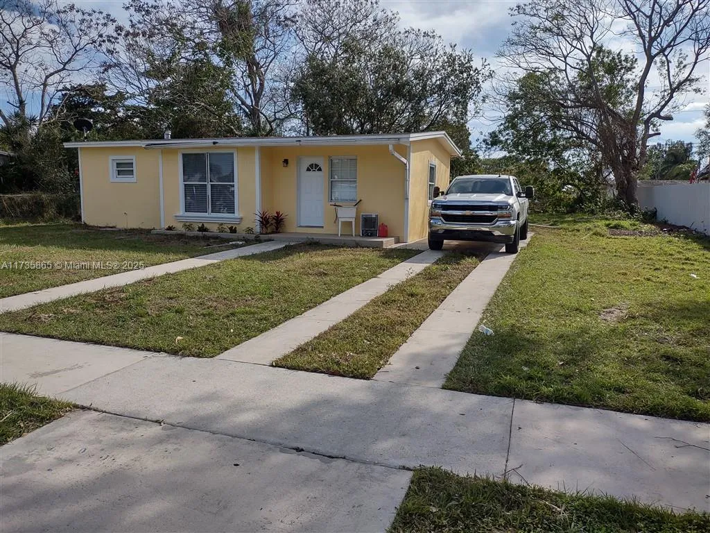 142 SE Castana Ct, Port St. Lucie FL 34983