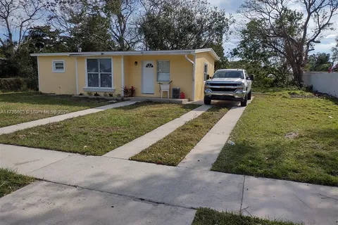 142 SE Castana Ct, Port St. Lucie FL 34983