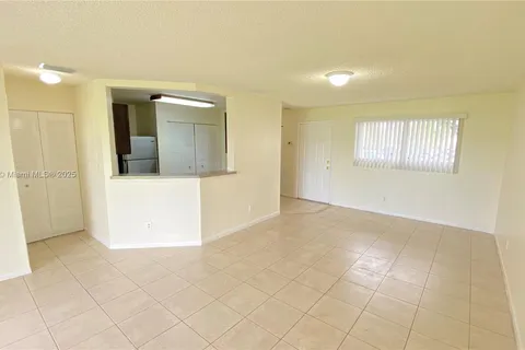 3417 NW 44th St # 104, Oakland Park FL 33309