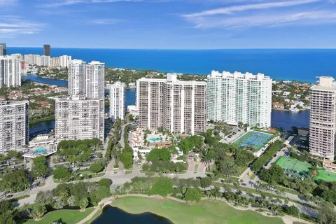 20281 E Country Club Dr # 407, Aventura FL 33180