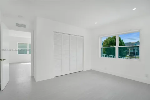 7915 Hawthorne Ave, Miami Beach FL 33141