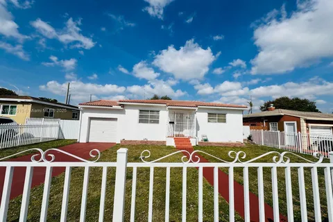 585 NW 134th St, North Miami FL 33169