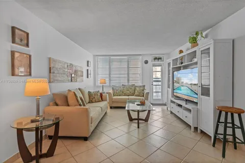 1913 S Ocean Dr # 316, Hallandale Beach FL 33009