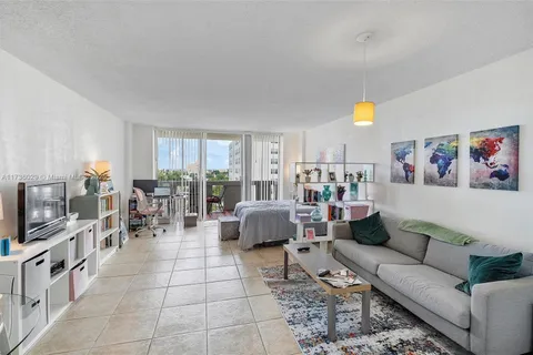 800 West Ave # 924, Miami Beach FL 33139