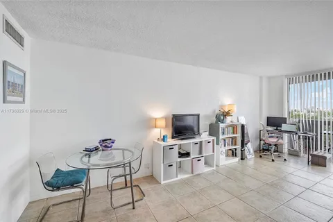 800 West Ave # 924, Miami Beach FL 33139