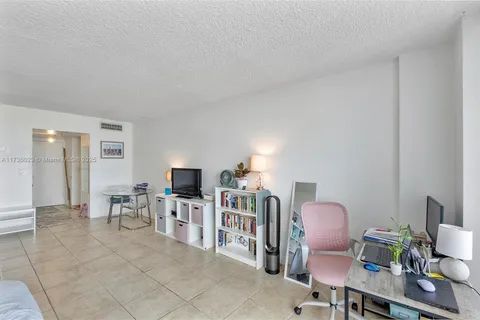 800 West Ave # 924, Miami Beach FL 33139