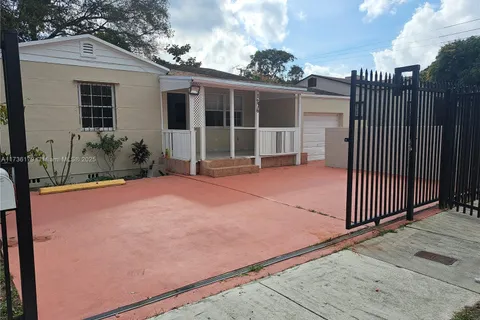 1276 NW 42nd St, Miami FL 33142