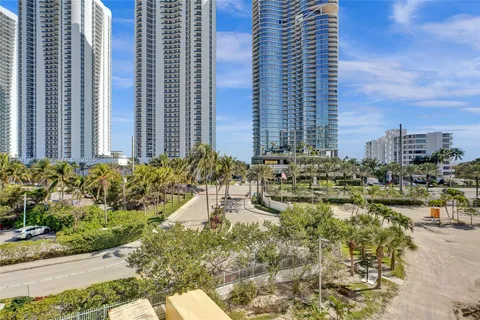 100 Bayview Dr # 406, Sunny Isles Beach FL 33160