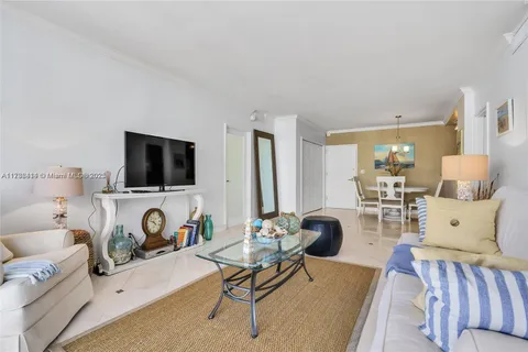 5700 Collins Ave # 15D, Miami Beach FL 33140