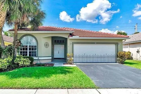 38 Gables Blvd, Weston FL 33326