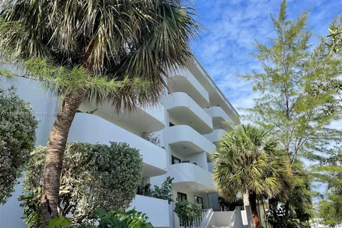 130 S Shore Dr # 2B, Miami Beach FL 33141