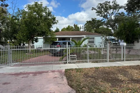 901 NE 128th St, North Miami FL 33161