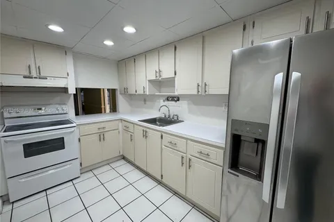 505 NW 177th St # 103, Miami Gardens FL 33169