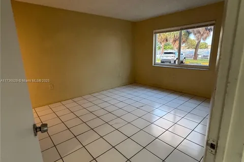 505 NW 177th St # 103, Miami Gardens FL 33169