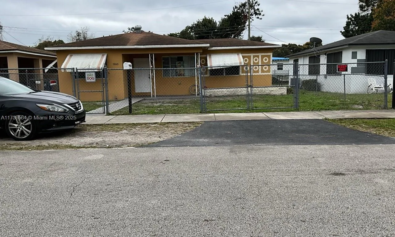 1960 NW 57th St, Miami FL 33142