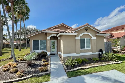 21496 SW 87th Pl, Cutler Bay FL 33189