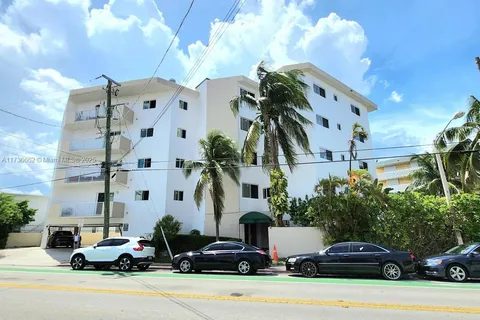 7830 Dickens Ave # 203, Miami Beach FL 33141