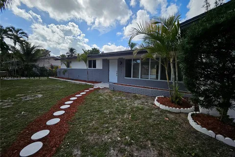 221 SW 53rd Ave, Plantation FL 33317