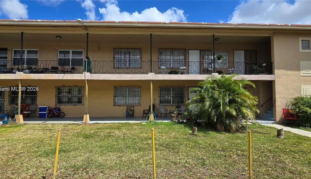 383 E 4th Ave # 8, Hialeah FL 33010