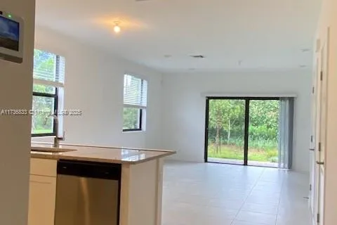 200 SE 5th Ct, Deerfield Beach FL 33441