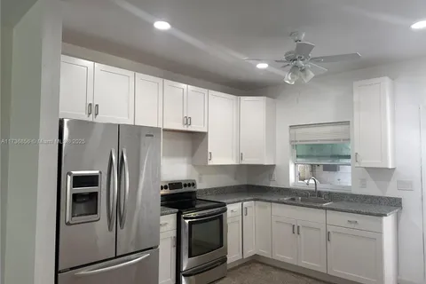 1017 Chipola Rd # B, Fort Pierce FL 34950