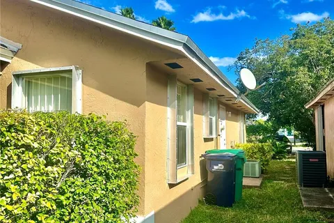 12227 SW 203rd St, Miami FL 33177