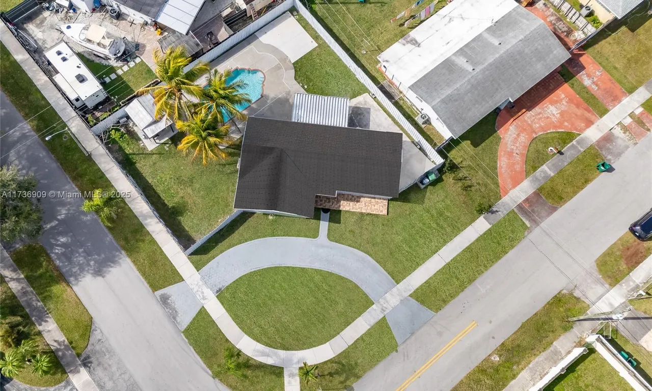 9470 Dana Rd, Cutler Bay FL 33157