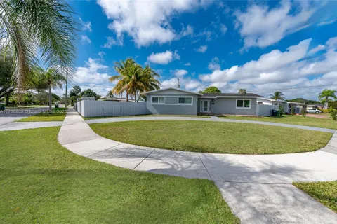 9470 Dana Rd, Cutler Bay FL 33157