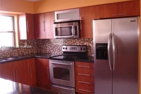 9702 NW 5th Ln # 9702, Miami FL 33172