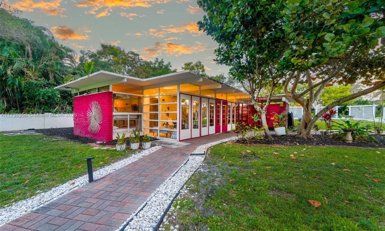 40 NE 24th St, Lazy Lake FL 33305