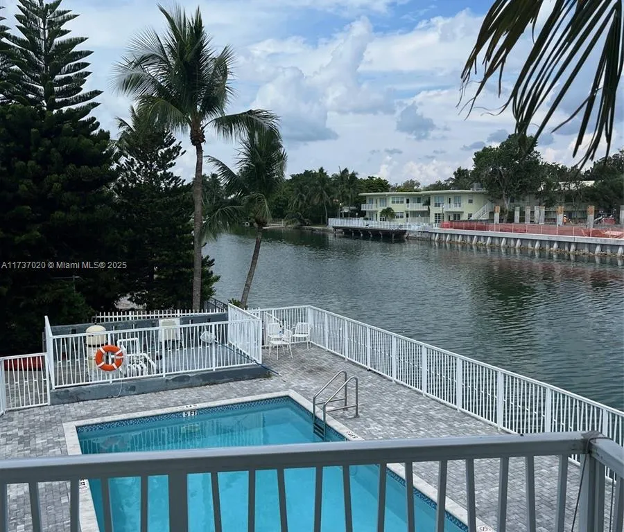 1233 Marseille Dr # 12, Miami Beach FL 33141