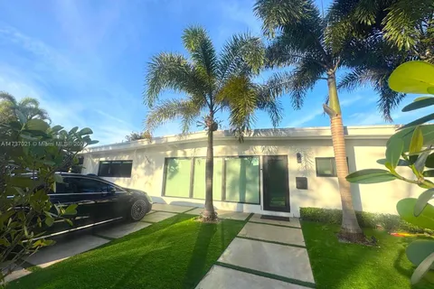 19461 NE 22nd Rd, North Miami Beach FL 33179