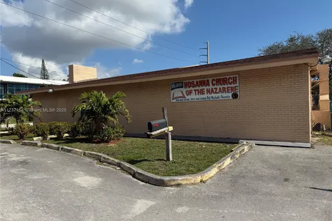 190 NW 163rd St, Miami FL 33169