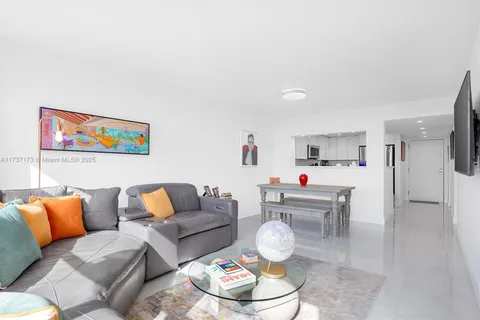 2555 Collins Ave # 1106, Miami Beach FL 33140